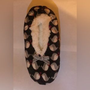 NWT love birds slippers great Valentine’s Day gift!❤️❤️